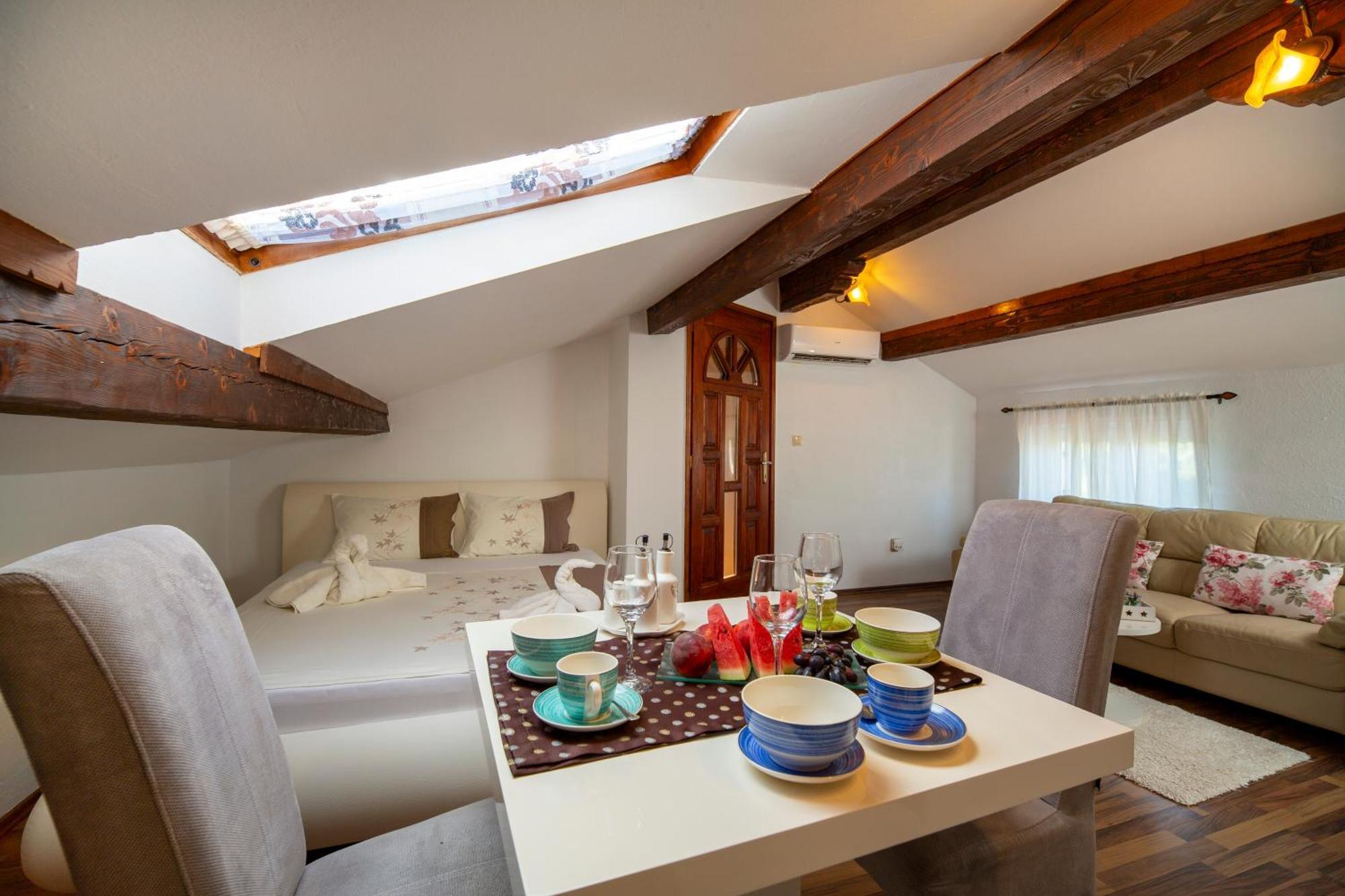 Apartman Viki Stinjan Pula Buitenkant foto