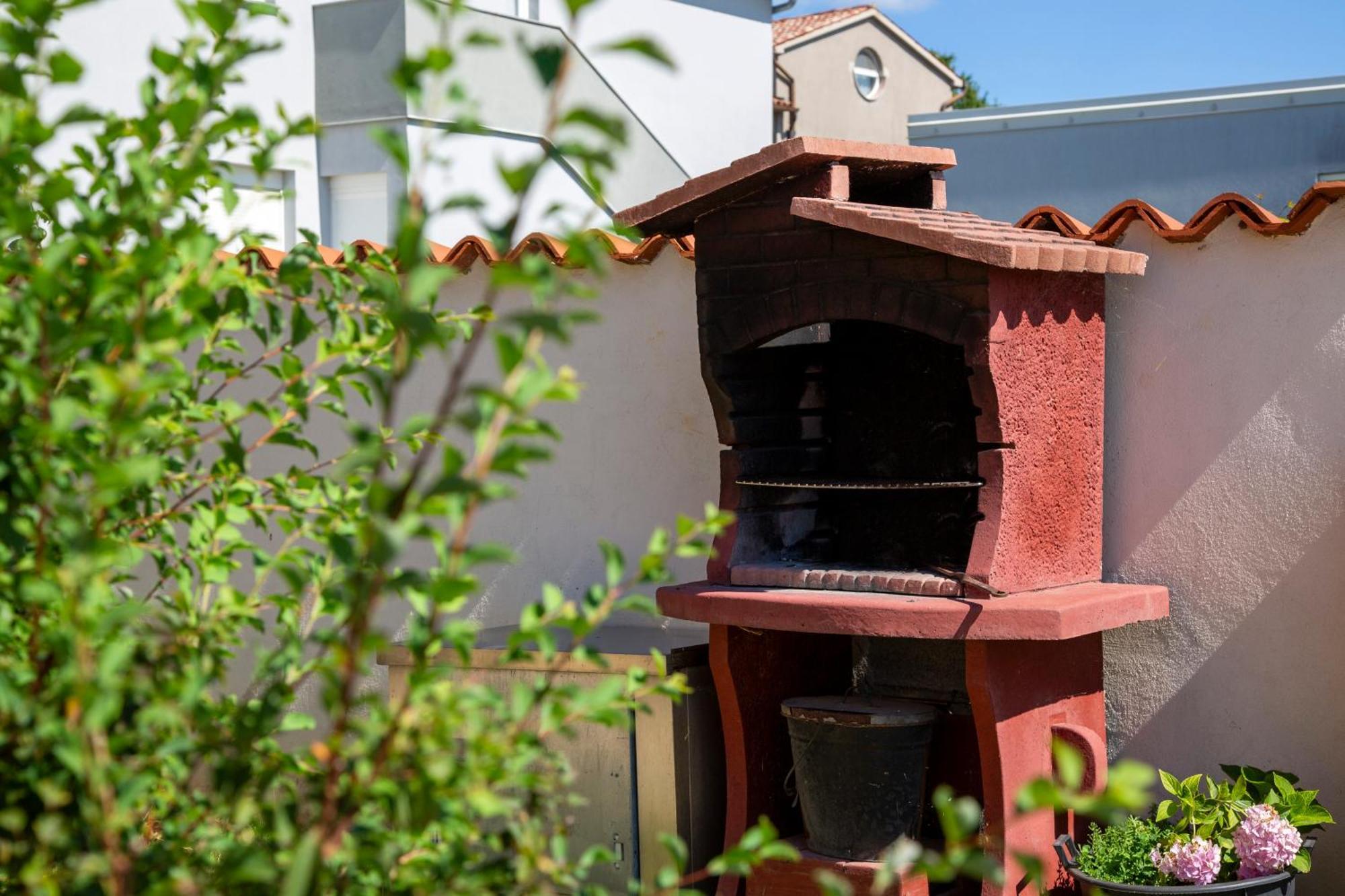 Apartman Viki Stinjan Pula Buitenkant foto