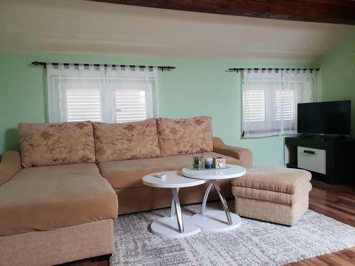 Apartman Viki Stinjan Pula Buitenkant foto