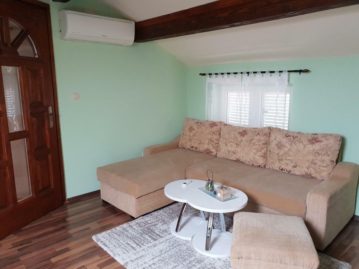 Apartman Viki Stinjan Pula Buitenkant foto