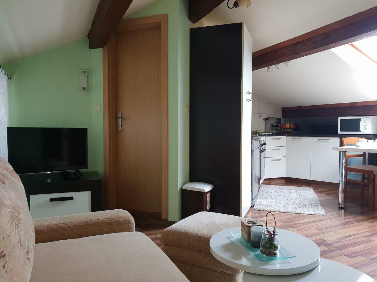 Apartman Viki Stinjan Pula Buitenkant foto